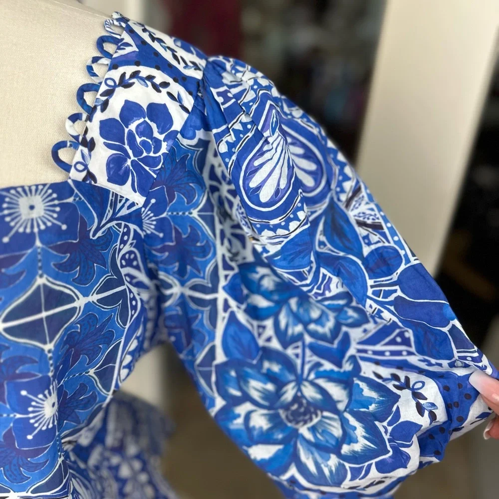 Farm Rio NWT SZ Large the Rio Tile Dream blue and white peplum puffed sleeve top